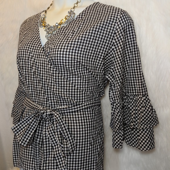 Beachlunchlounge Black & White Checker Wrap Blouse - Picture 5 of 8